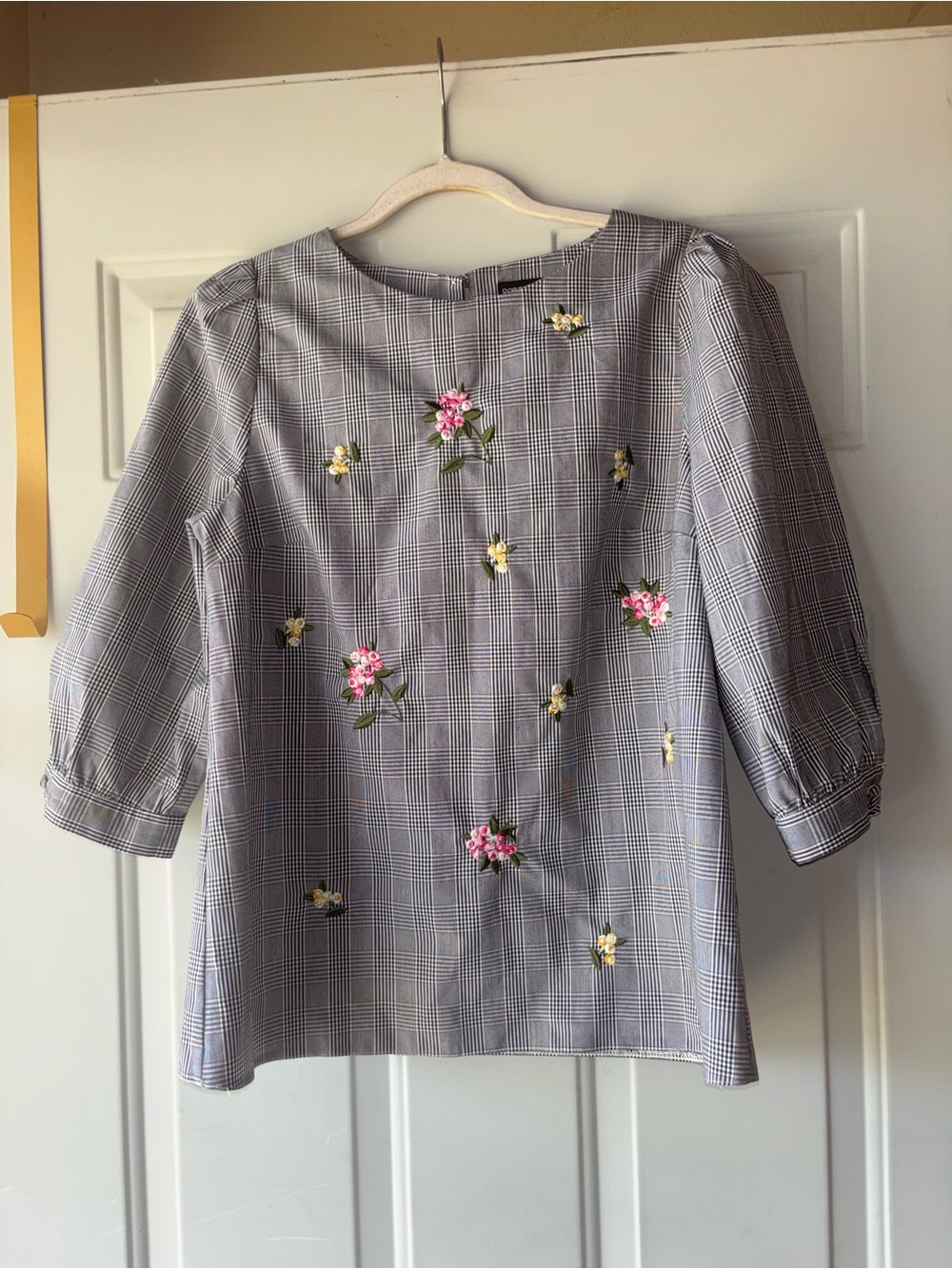 Dorothy Perkins plaid floral appliqué top size 6